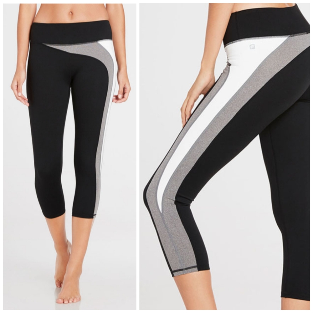 Fabletics Seabert Capri workout leggings size small black grey white